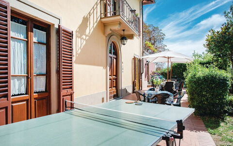 Villa i Cedri: Bygning, Plante, Vindue, Sky, Himmel, Azure, Skygge, Bordtennisbat, Bord, Træ