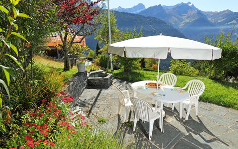 Chalet Zan-Fleuron: Ejendom, Ejendom, Hus, Botanik, Bord, Have, Bygning, Gårdhave, Træ, Ferie