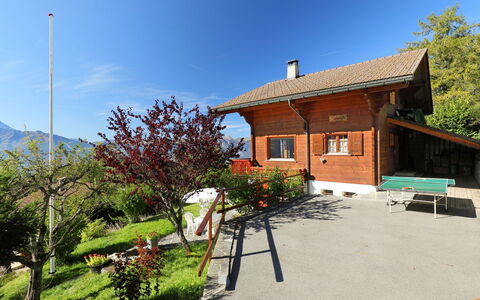 Chalet Zan-Fleuron: Ejendom, Hus, Hjem, Bygning, Ejendom, Himmel, Træ, Bjerg, Sommerhus, Forår