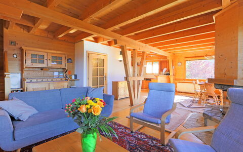 Chalet Zan-Fleuron: Værelse, Ejendom, Møbel, Bygning, Indretning, Hus, Stue, Ejendom, Hjem, Bjælke