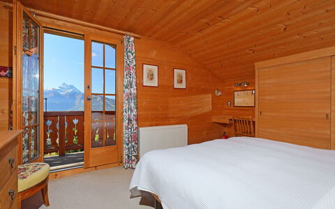 Chalet Zan-Fleuron: Soveværelse, Værelse, Møbel, Seng, Ejendom, Loft, Væg, Sengetøj, Bed Frame, Bygning