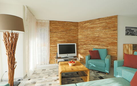 Susanna: Møbel, Ejendom, Bord, Komfort, Television, Bygning, Træ, Billedramme, Cabinetry, Indretning