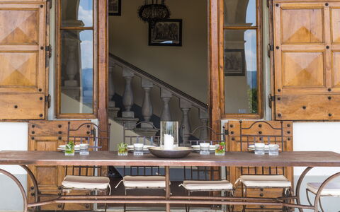 Villa Le Volte: Møbel, Værelse, Bord, Cabinetry, Indretning, Spisestue, Køkken, Skab, Bygning, Bejdse