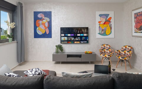 Villa Fasana: Indretning, Væg, Møbel, Elektronisk Apparat, Stue, Gulvbelægning, Television, Fjernsyn, Værelse, Etage
