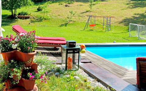 Škalniški: Græs, Backyard, Have, Gård, Botanik, Fritid, Landscaping, Landskab, Træ, Hus