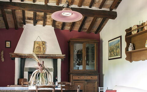 Agriturismo Paterno: Værelse, Loft, Stue, Møbel, Ejendom, Indretning, Bjælke, Bygning, Attic, Hus