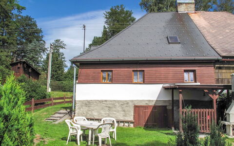 Lenora i: Plante, Himmel, Vindue, Bygning, Sky, Træ, Land Lot, Græs, Hus, Sommerhus