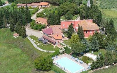 La Collinella: Luftfotografering, Ejendom, Estate, Fugleperspektiv, Bygning, Mansion, Landdistrikt, Land Lot, Hus, Ejendom