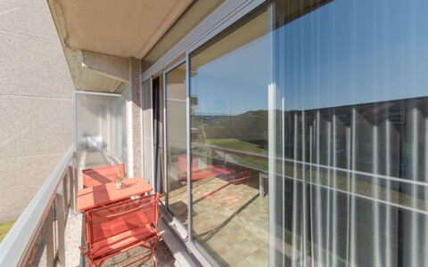 Bredene 600: Ejendom, Ejendom, Arkitektur, Væg, Bygning, Hus, Vindue, Altan, Indretning, Facade
