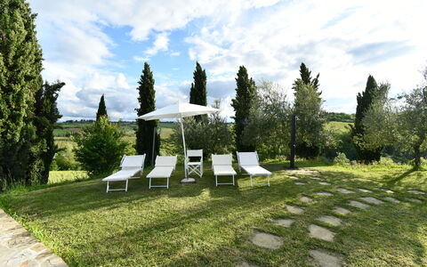 Rocche Di Valiano: Sky, Himmel, Plante, Plantesamfund, Naturlige Landskab, Træ, Land Lot, Skygge, Græs, Fritid