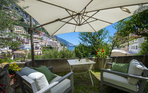 Villa Deli, In Positano, Sea View, Ac: Plante, Møbel, Ejendom, Bord, Plantesamfund, Blomsterkrukke, Bygning, Skygge, Udendørs Møbler, Himmel