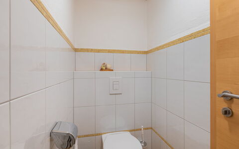 Wieser: Ejendom, Bygning, Badeværelse, Sanitærarmatur, Purple, Indretning, Etage, Væg, Gulvbelægning