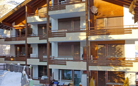 Haus Rollin: Ejendom, Hus, Bygning, Hjem, Ejendom, Arkitektur, Gul, Lejlighed, Facade, Sidespor