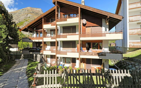 Haus Rollin: Ejendom, Bygning, Hus, Ejendom, Boligområde, Hjem, Lejlighed, Arkitektur, Blandet Brug, Estate