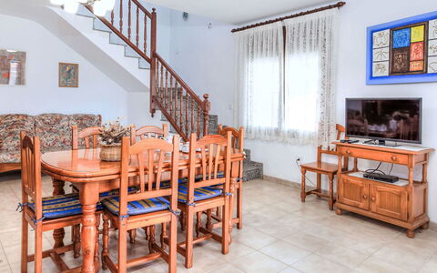 Villa Mar: Etage, Lejlighed, Udvej, Bejdse, Stueplante, Stol, Villa, Altan, Hotel