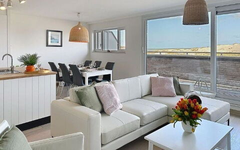 Bredene 500: Møbel, Indretning, Couch, Gulvbelægning, Etage, Træ, Loft, Værelse, Bord, Stue