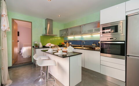 Fonoll Mari: Værelse, Møbel, Ejendom, Countertop, Køkken, Indretning, Cabinetry, Bygning, Etage, Hus