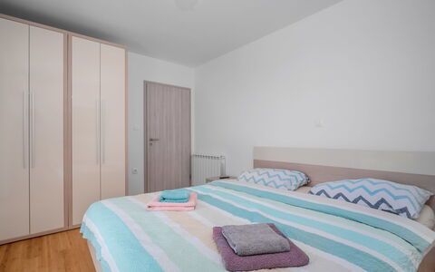 Mario 2: Soveværelse, Seng, Værelse, Møbel, Ejendom, Sengetøj, Bed Frame, Sengetøj, Væg, Indretning