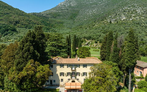 Villa de Ranieri: Himmel, Plante, Bjerg, Natur, Grøn, Naturlige Landskab, Træ, Land Lot, Highland, Vegetationen
