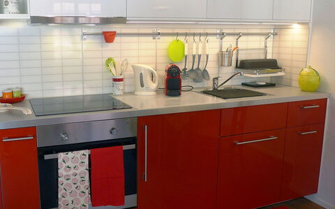 Chesa Rossa: Countertop, Køkken, Cabinetry, Værelse, Møbel, Ejendom, Større Bandage, Komfur, Indretning, Husholdningsapparat