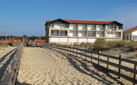 Les Goelands: Sand, Ejendom, Himmel, Hus, Arkitektur, Strand, Bygning, Ejendom, Hjem, Hegn