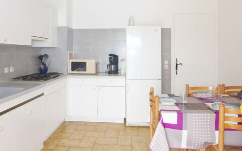 Princesse: Cabinetry, Møbel, Køkkenvask, Countertop, Håndvask, Køkken Apparat, Komfur, Indretning, Køkken, Træ