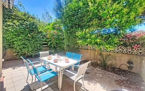 Villa Cassin: Have, Landscaping, Gård, Udendørs Møbler, Backyard, Skygge, Stol, Gårdsplads, Udendørs Bord, Eco Hotel