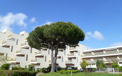 Port Camargue 115: Boligområde, Træ, Himmel, Ejendom, Kvarter, Daytime, Arkitektur, Bygning, Ejendom, Hus