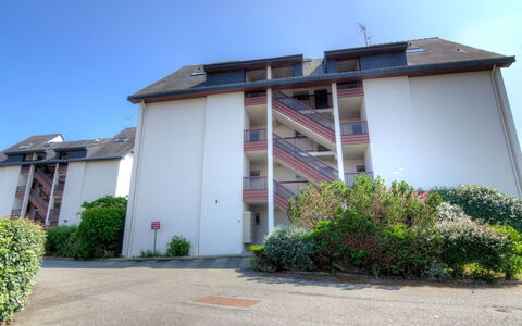 Plein Sud: Plante, Bygning, Himmel, Hus, Land Lot, Kvarter, Boligområde, Facade, Landdistrikt