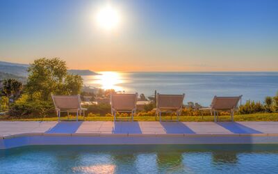 Villa Maddalena - Sanremo: Himmel, Svømmepøl, Ejendom, Udvej, Ejendom, Hjem, Ferie, Vand, Morgen, Horisont