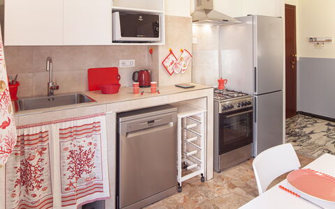 Giulia Apartment - Levanto: Cabinetry, Countertop, Ejendom, Møbel, Køkken Apparat, Komfur, Håndvask, Køkken, Husholdningsapparat, Træ