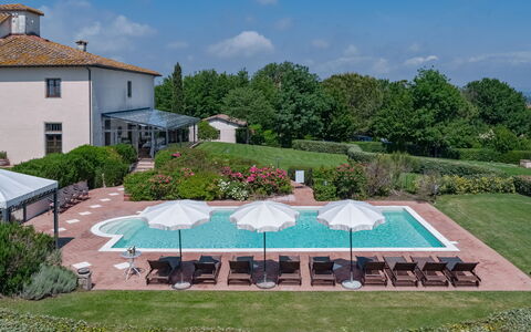 Villa Dei Michelangioli a Brolio: Ejendom, Hus, Ejendom, Bygning, Estate, Hjem, Svømmepøl, Villa, Arkitektur, Tag