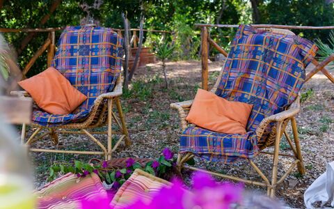 Terre Di Bea Cottage By The Sea Cefalu': Stol, Textile, Møbel, Design, Mønster, Træ, Fritid, Gård, Backyard, Plante