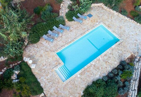 Villa Cristina: Vand, Plante, Svømmepøl, Rektangel, Udendørs Møbler, Land Lot, Krop Af Vand, Græs, Urban Design, Ejerlejlighed