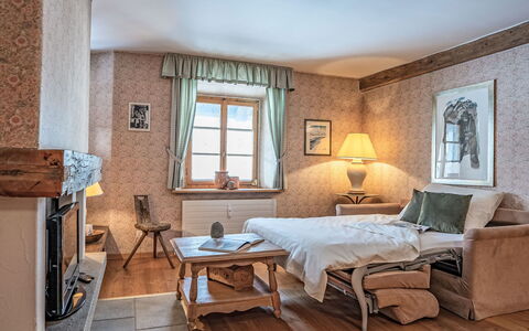 Celerina 6: Møbel, Indretning, Træ, Værelse, Gulvbelægning, Loft, Etage, Soveværelse, Seng, Belysning