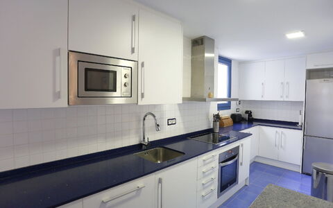 Marabou 2.0: Countertop, Værelse, Ejendom, Køkken, Cabinetry, Møbel, Bygning, Indretning, Hus, Etage