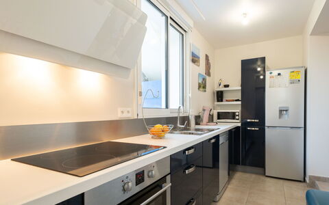 Kerhel: Ejendom, Værelse, Countertop, Køkken, Cabinetry, Møbel, Bygning, Gul, Indretning, Ejendom