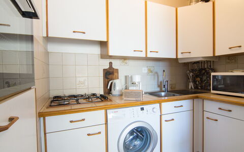 Le Royal Foch: Cabinetry, Countertop, Køkkenvask, Ejendom, Køkken Apparat, Håndvask, Komfur, Køkken, Cooktop, Gaskomfur