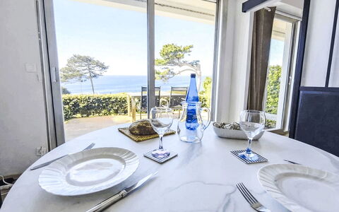 Dinard 220: Møbel, Køkken & Spisebord, Indretning, Stol, Bord, Spisestue, Udvej, Restaurant, Stueplante, Kaffebord