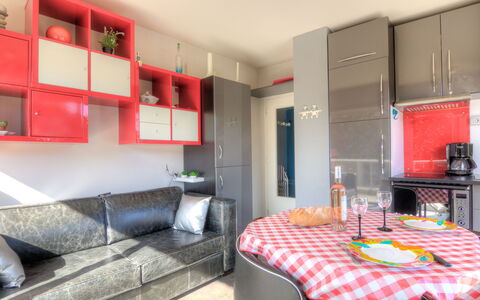 Dinard 220: Møbel, Bord, Ejendom, Cabinetry, Bygning, Indretning, Belysning, Orange, Gulvbelægning, Stue