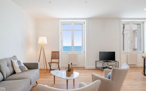 Résidence les Terrasses: Boligområde, Hus, Hjem, Tag, Estate, Sommerhus, Altan, Forstad, Have, Landsby