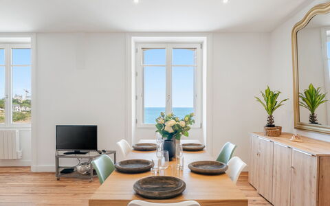 Résidence les Terrasses: Boligområde, Hus, Hjem, Tag, Estate, Sommerhus, Altan, Forstad, Have, Landsby