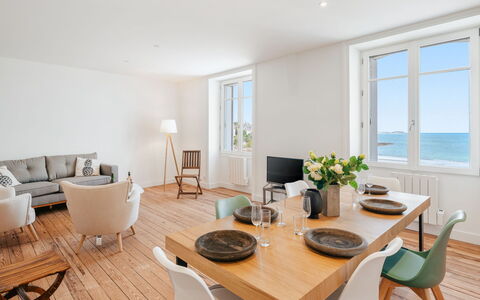 Résidence les Terrasses: Boligområde, Hus, Hjem, Tag, Estate, Sommerhus, Altan, Forstad, Have, Landsby