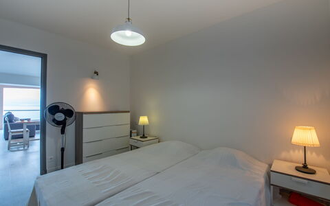 Le Grand Large: Møbel, Ejendom, Lys, Komfort, Lampe, Træ, Belysning, Bed Frame, Indretning, Pude