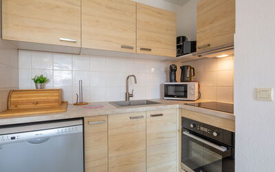 Les Eucalyptus 500.12: Countertop, Cabinetry, Køkkenvask, Ejendom, Håndvask, Tap, Bygning, Komfur, Køkken Apparat, Køkken