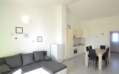 Ivan 107.1: Couch, Møbel, Bord, Komfort, Bygning, Indretning, Reol, Stol, Stue