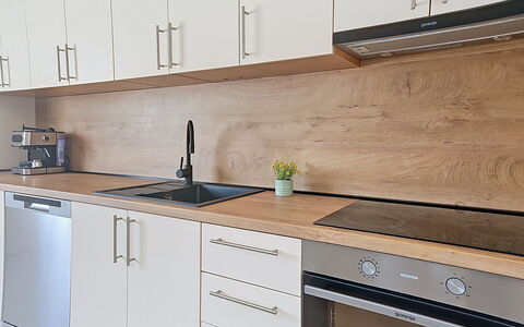 Frane: Gulvbelægning, Træ, Countertop, Etage, Møbel, Cabinetry, Køkken, Indretning, Brun, Trægulve