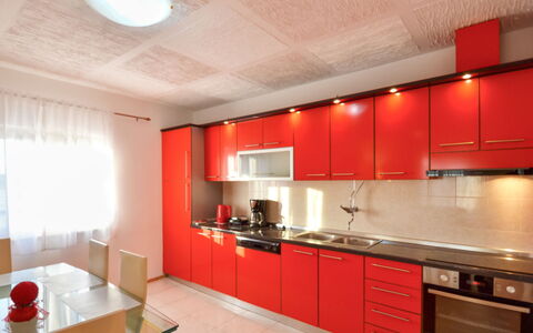 Frane: Countertop, Værelse, Ejendom, Cabinetry, Indretning, Rød, Køkken, Møbel, Loft, Bygning