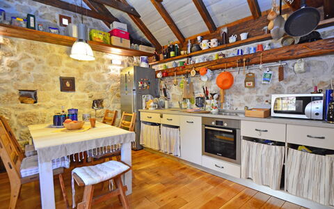 Home Sweet Home: Ejendom, Værelse, Bygning, Indretning, Køkken, Loft, Møbel, Bjælke, Etage, Trægulve