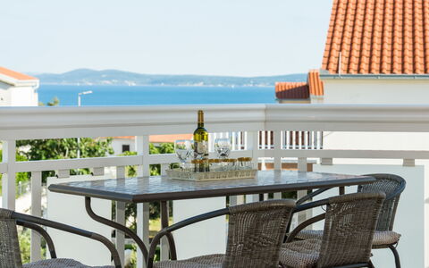 Trogir Okrug Gornji 314: Bord, Møbel, Himmel, Vand, Stol, Udendørs Bord, Udendørs Møbler, Bygning, Bordservice, Træ